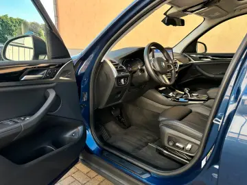 BMW X3 xDr30e PANO AHK Laser HiFi HeadUp Leder 360
