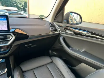 BMW X3 xDr30e PANO AHK Laser HiFi HeadUp Leder 360