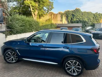 BMW X3 xDr30e PANO AHK Laser HiFi HeadUp Leder 360