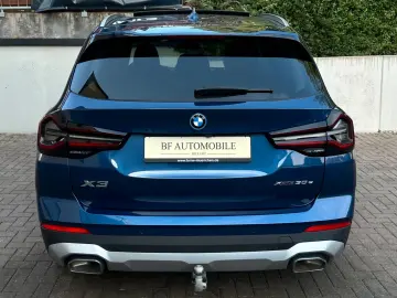 BMW X3 xDr30e PANO AHK Laser HiFi HeadUp Leder 360