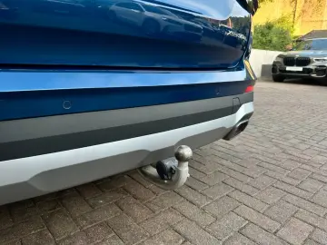 BMW X3 xDr30e PANO AHK Laser HiFi HeadUp Leder 360