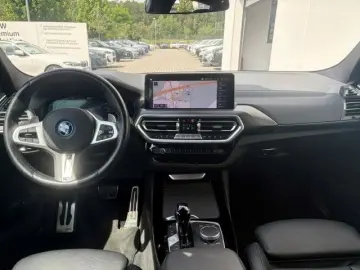 BMW X3 xDrive 30e M-Sport LkHz AHK PANO Parkass