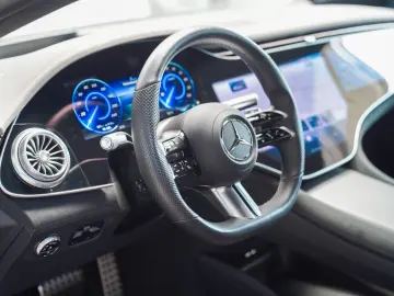 MERCEDES-BENZ EQS 450 4M AMG Line HYPERSCREEN Massag…