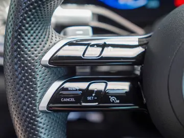 MERCEDES-BENZ EQS 450 4M AMG Line HYPERSCREEN Massag…