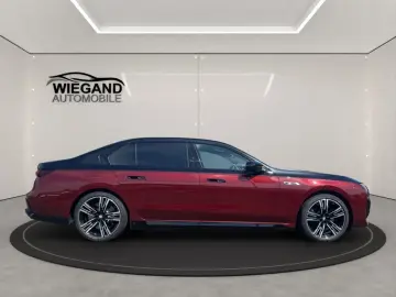 BMW M760e xDrive  SkyLounge Bowers&Wilkins-Dimond HU