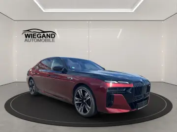 BMW M760e xDrive  SkyLounge Bowers&Wilkins-Dimond HU