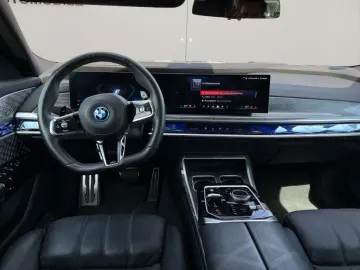 BMW M760e xDrive  SkyLounge Bowers&Wilkins-Dimond HU