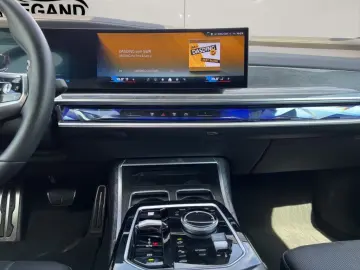 BMW M760e xDrive  SkyLounge Bowers&Wilkins-Dimond HU