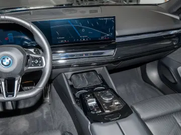 BMW 550e xDrive M Sportpaket HUD PANO B&W DAPro AHK