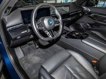BMW 550e xDrive M Sportpaket HUD PANO B&W DAPro AHK