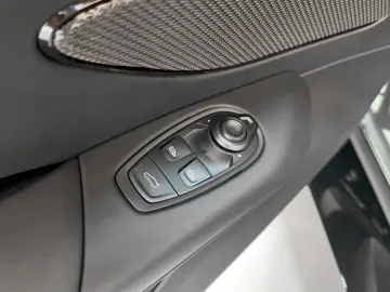 ASTON MARTIN Vantage Roadster   Aston Martin Brussels