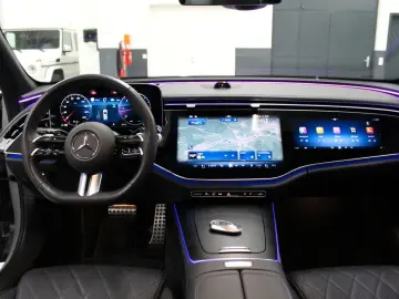 MERCEDES-BENZ d 4Matic AMG Premium Superscreen Pano 21  Voll