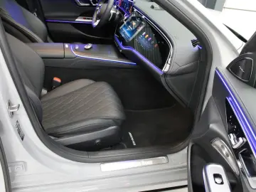 MERCEDES-BENZ d 4Matic AMG Premium Superscreen Pano 21  Voll