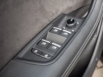AUDI RS Q8 TFSI quattro MATRIX HUD PANO STAND