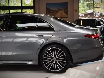 MERCEDES-BENZ S 580 e 4Matic L AMG Panorama Voll Aust