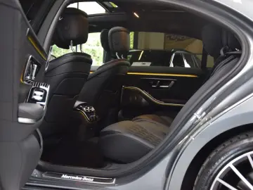MERCEDES-BENZ S 580 e 4Matic L AMG Panorama Voll Aust