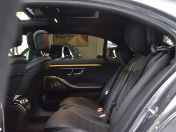MERCEDES-BENZ S 580 e 4Matic L AMG Panorama Voll Aust