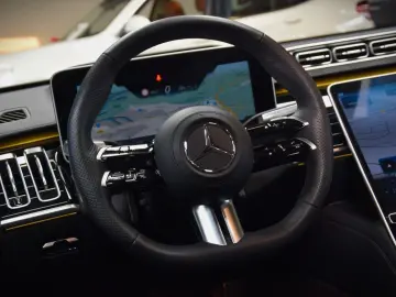 MERCEDES-BENZ S 580 e 4Matic L AMG Panorama Voll Aust