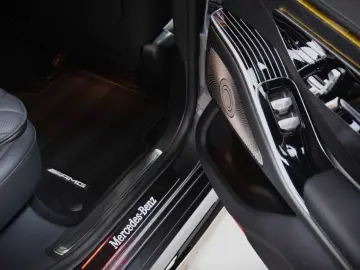 MERCEDES-BENZ S 580 e 4Matic L AMG Panorama Voll Aust