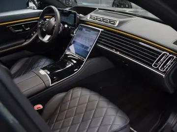 MERCEDES-BENZ S 580 e 4Matic L AMG Panorama Voll Aust