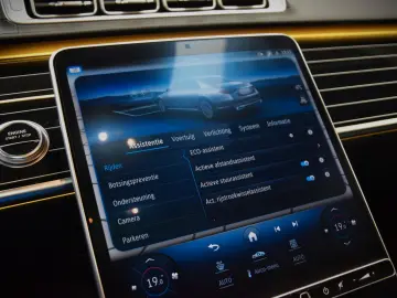 MERCEDES-BENZ S 580 e 4Matic L AMG Panorama Voll Aust