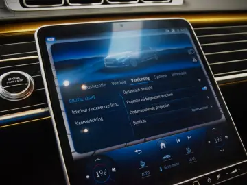 MERCEDES-BENZ S 580 e 4Matic L AMG Panorama Voll Aust