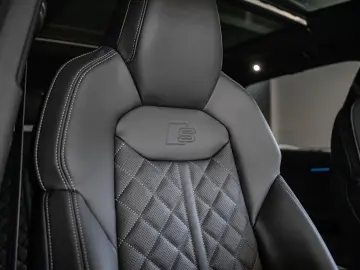 AUDI Q7 50 TDI quattro S-line AHK STHZ PANO UPE 128T€