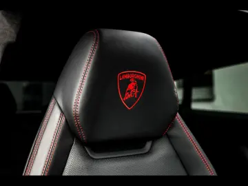 LAMBORGHINI Urus 4.0 V8 S 666 CH ROSSO EFESTO CARBON B&O 3D