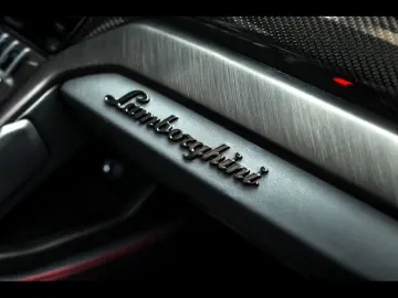 LAMBORGHINI Urus 4.0 V8 S 666 CH ROSSO EFESTO CARBON B&O 3D