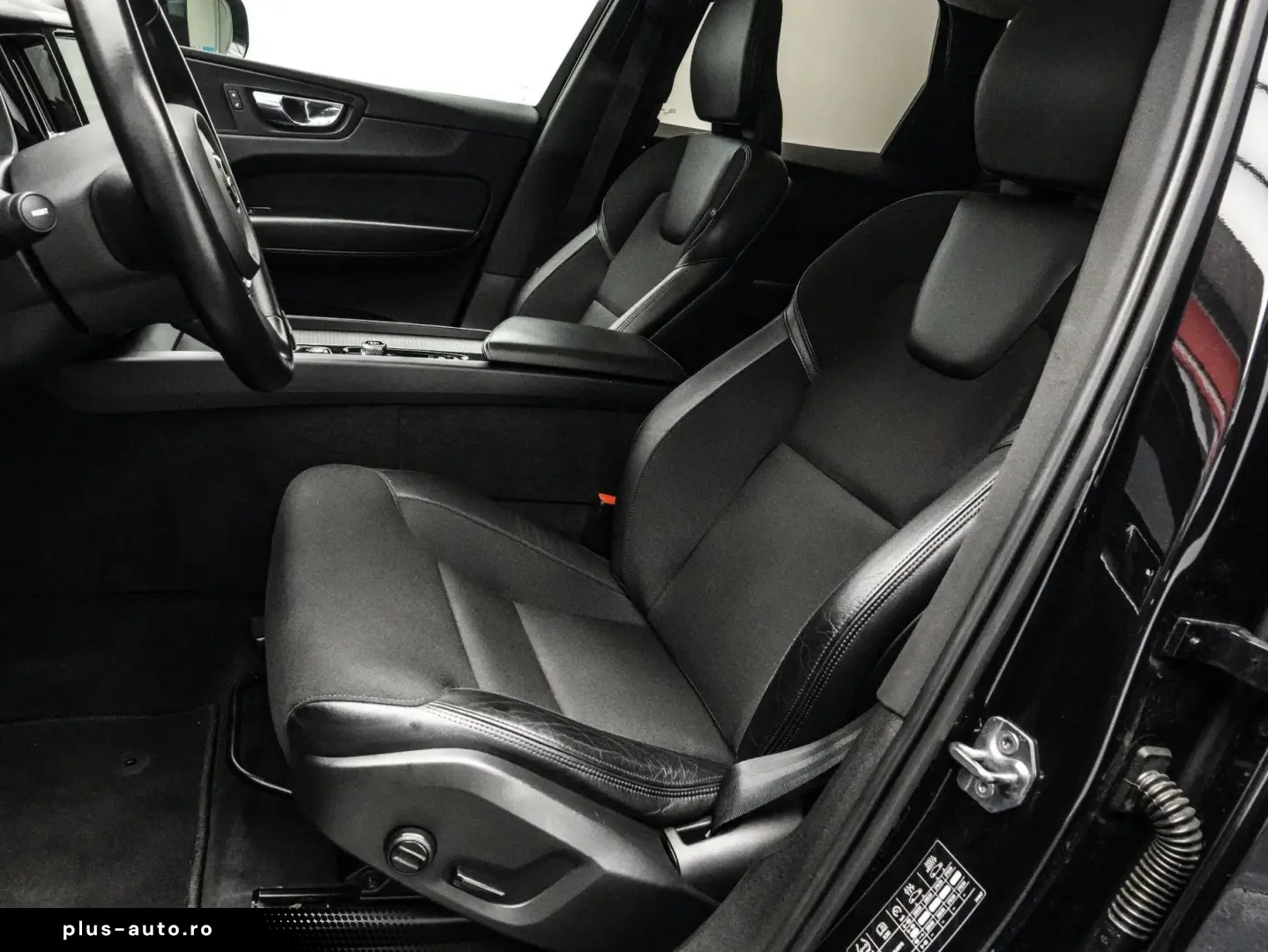 VOLVO XC60 2019 — imagine 14