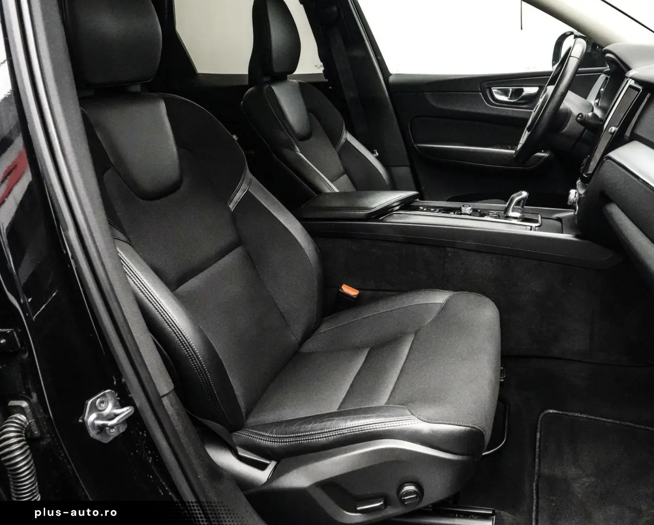 VOLVO XC60 2019 — imagine 15