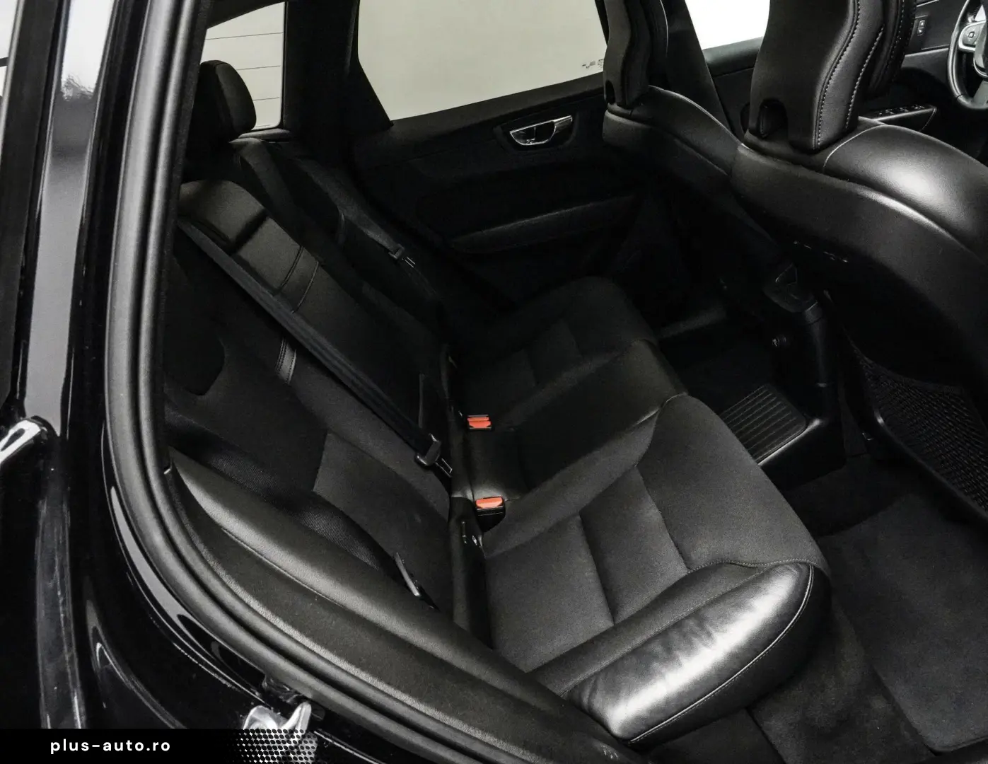 VOLVO XC60 2019 — imagine 17