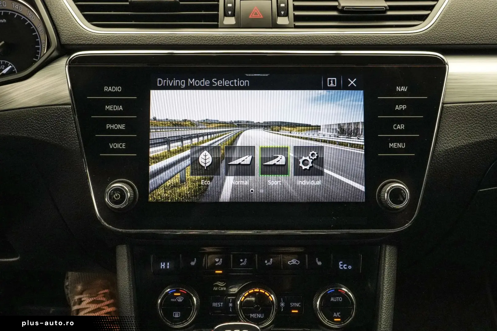 SKODA Superb 2021 — imagine 23