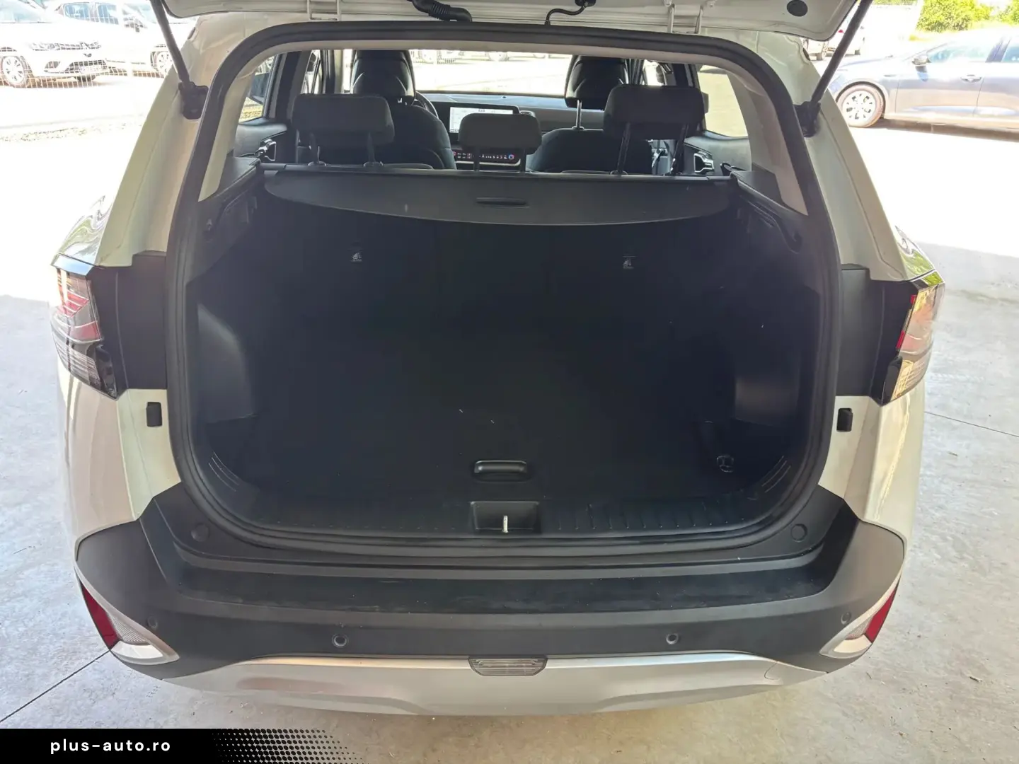KIA Sportage 2023 — imagine 8
