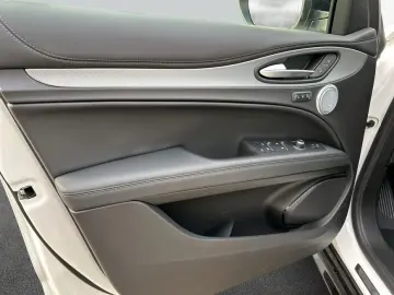 ALFA ROMEO Stelvio 2.0 Turbo 16V AT8-Q4 Veloce