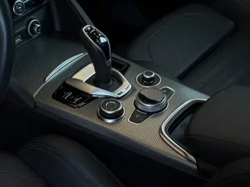 ALFA ROMEO Stelvio Veloce 2.0 Turbo Q4 Memory Leder CAM ACC