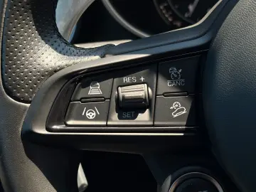 ALFA ROMEO Stelvio Veloce 2.0 Turbo Q4 Memory Leder CAM ACC