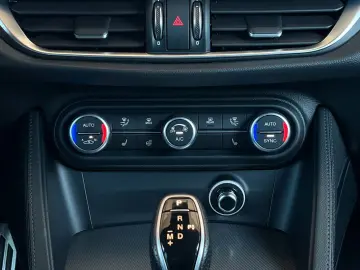 ALFA ROMEO Stelvio Veloce 2.0 Turbo Q4 Memory Leder CAM ACC