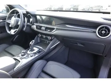 ALFA ROMEO Stelvio 2.9 V6 Bi-turbo Quadrifoglio Q4 Akrapovi