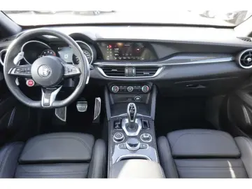 ALFA ROMEO Stelvio 2.9 V6 Bi-turbo Quadrifoglio Q4 Akrapovi