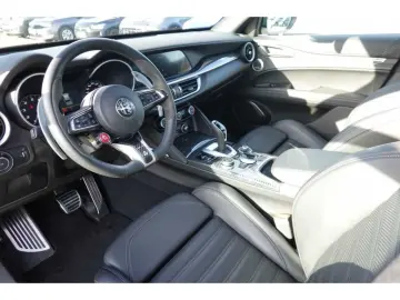 ALFA ROMEO Stelvio 2.9 V6 Bi-turbo Quadrifoglio Q4 Akrapovi
