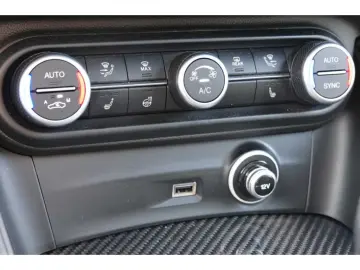 ALFA ROMEO Stelvio 2.9 V6 Bi-turbo Quadrifoglio Q4 Akrapovi