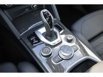 ALFA ROMEO Stelvio 2.9 V6 Bi-turbo Quadrifoglio Q4 Akrapovi