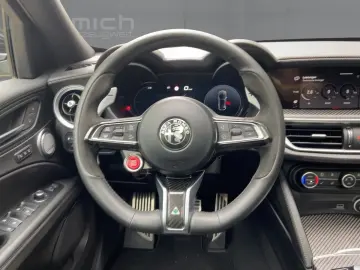 ALFA ROMEO Stelvio Quadrifoglio 2.9 V6 Bi-Turbo 520PS AWD