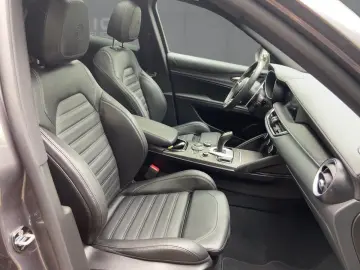 ALFA ROMEO Stelvio Quadrifoglio 2.9 V6 Bi-Turbo 520PS AWD