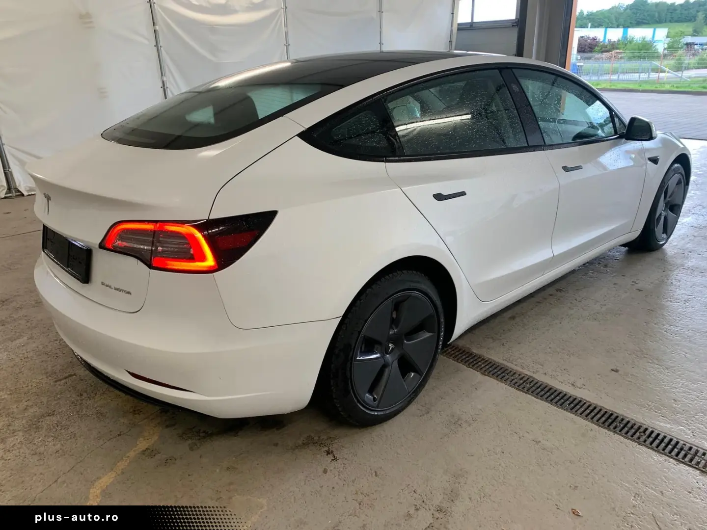 TESLA Model 3 2023 — imagine 4