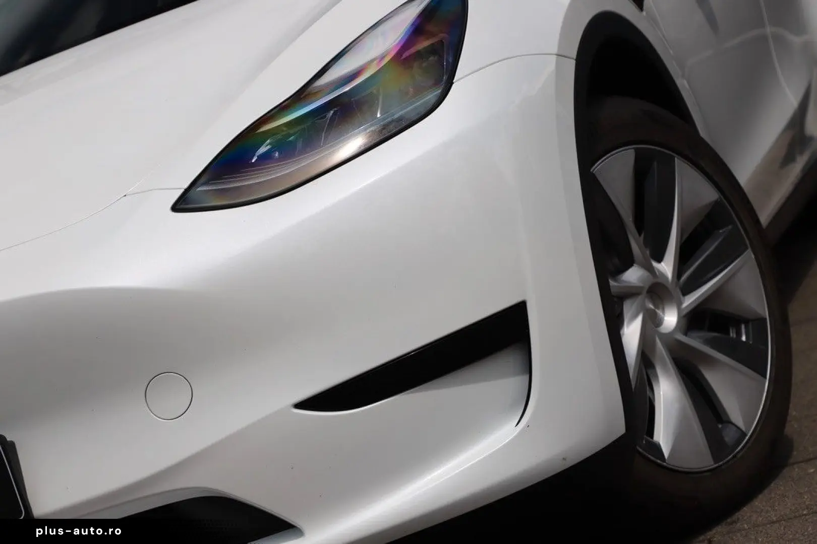 TESLA Model Y 2023 — imagine 2