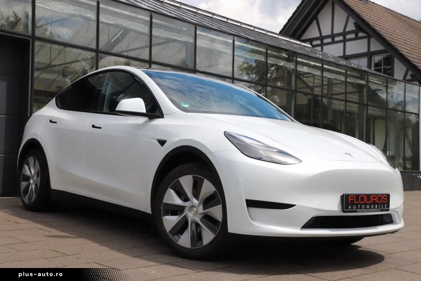 TESLA Model Y 2023 — imagine 4