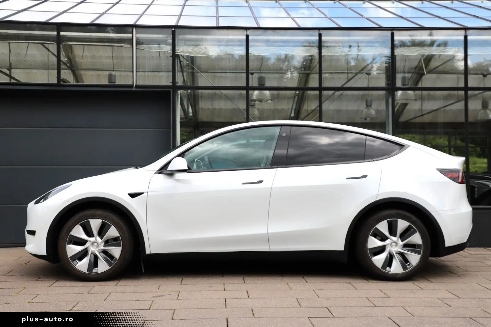 TESLA Model Y 2023 — imagine 8