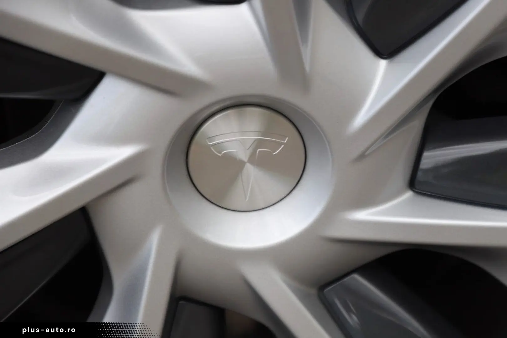 TESLA Model Y 2023 — imagine 10